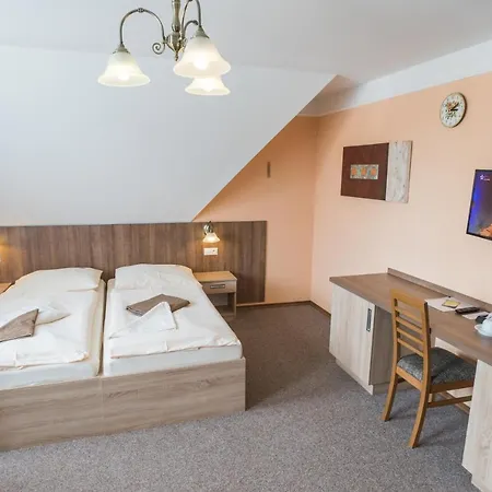 ゲストハウス Eduard 4*